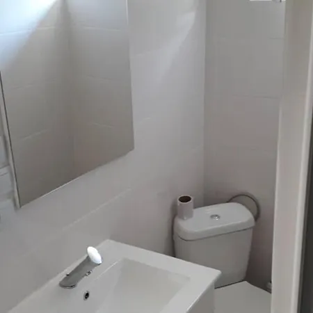 Appartement Studio.hamam.jardin.piscine.wifi.fibre.calme